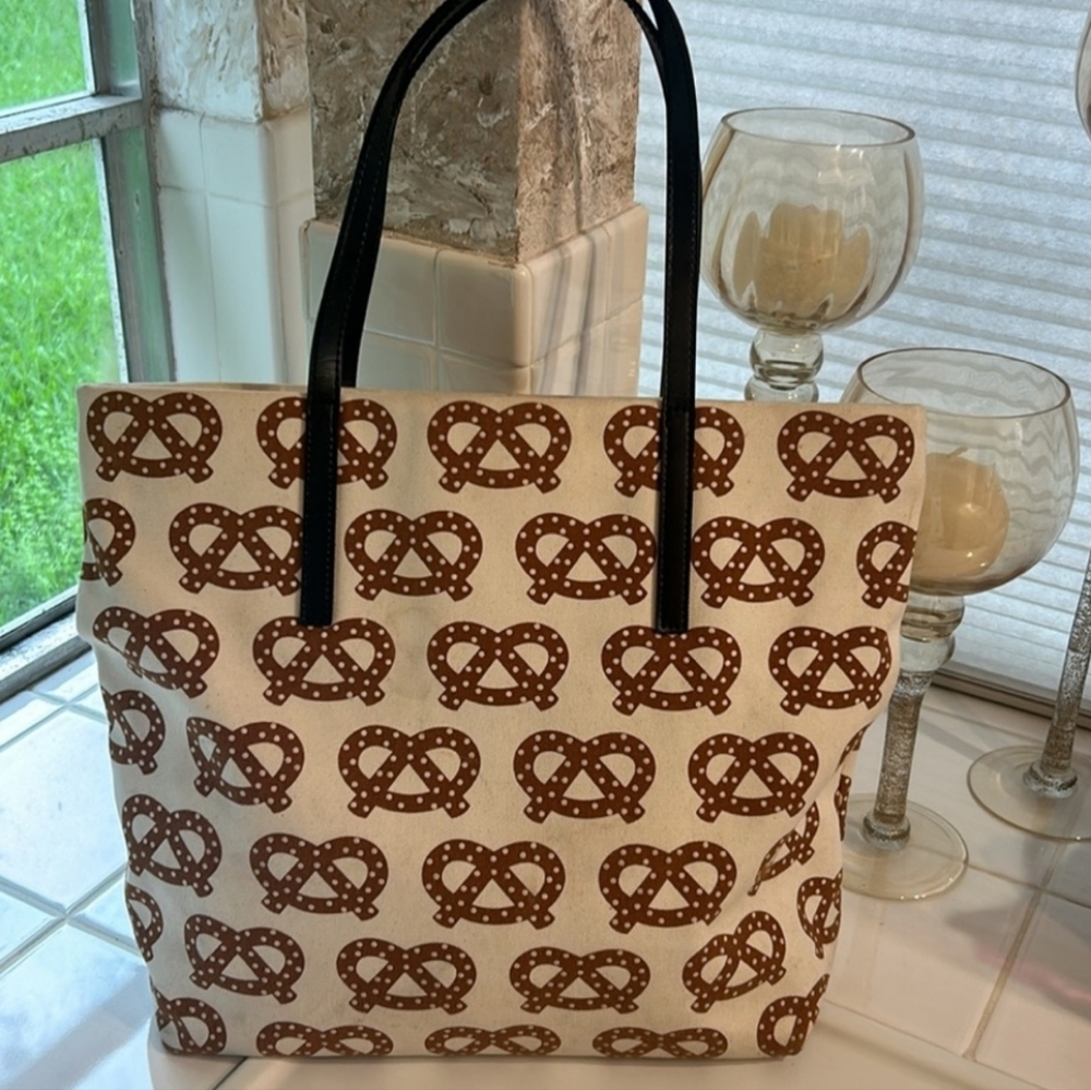Kate Spade "Far from the Tree" Bon Shopper Tote, NYC Pretzel EUC - Picture 10 of 10